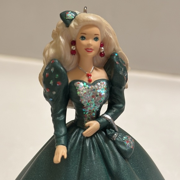 1999 Club Edition Barbie Ornament from Hallmark - Picture 9 of 10